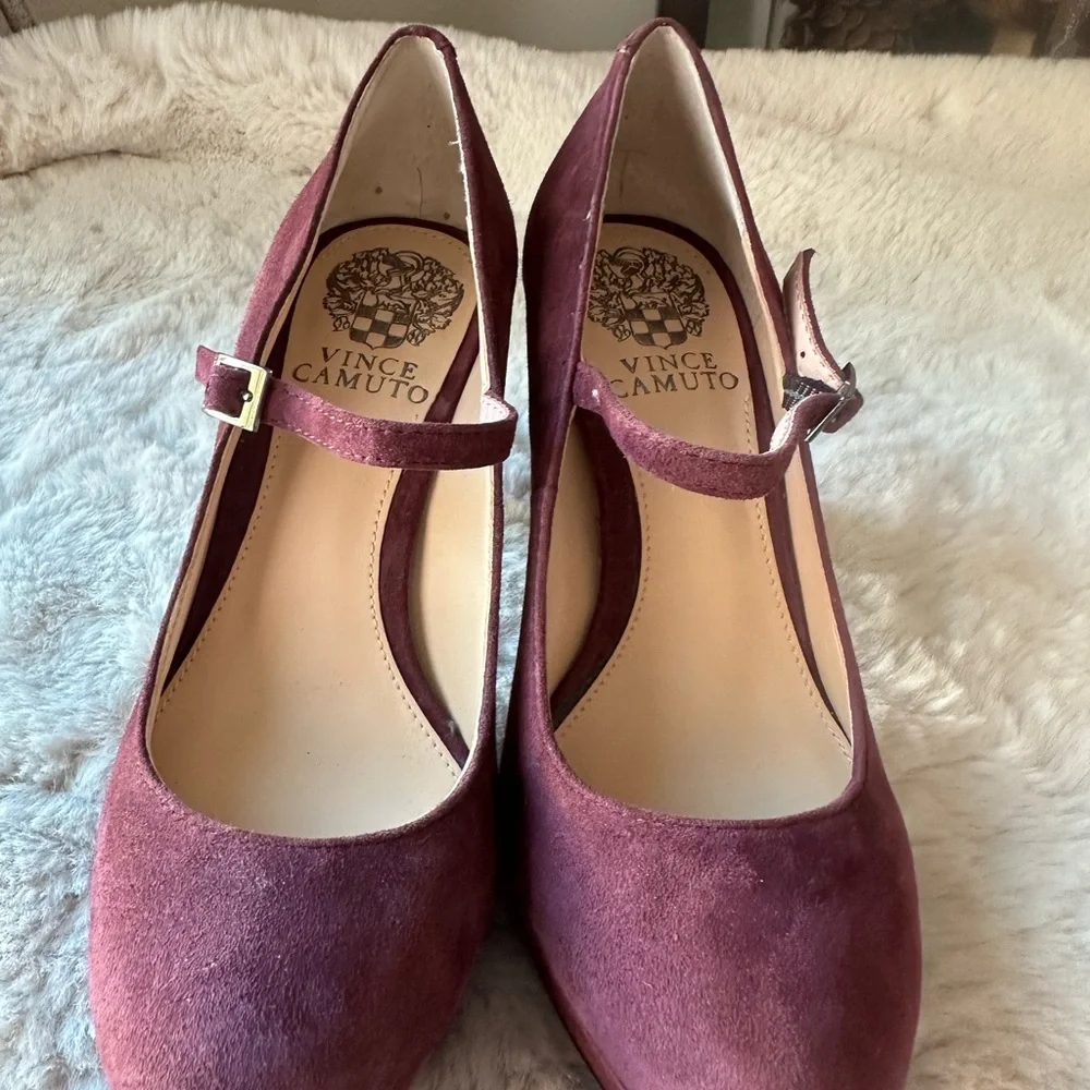 Vince Camuto Women's Burgundy Suede Heels - Picture 14 of 14